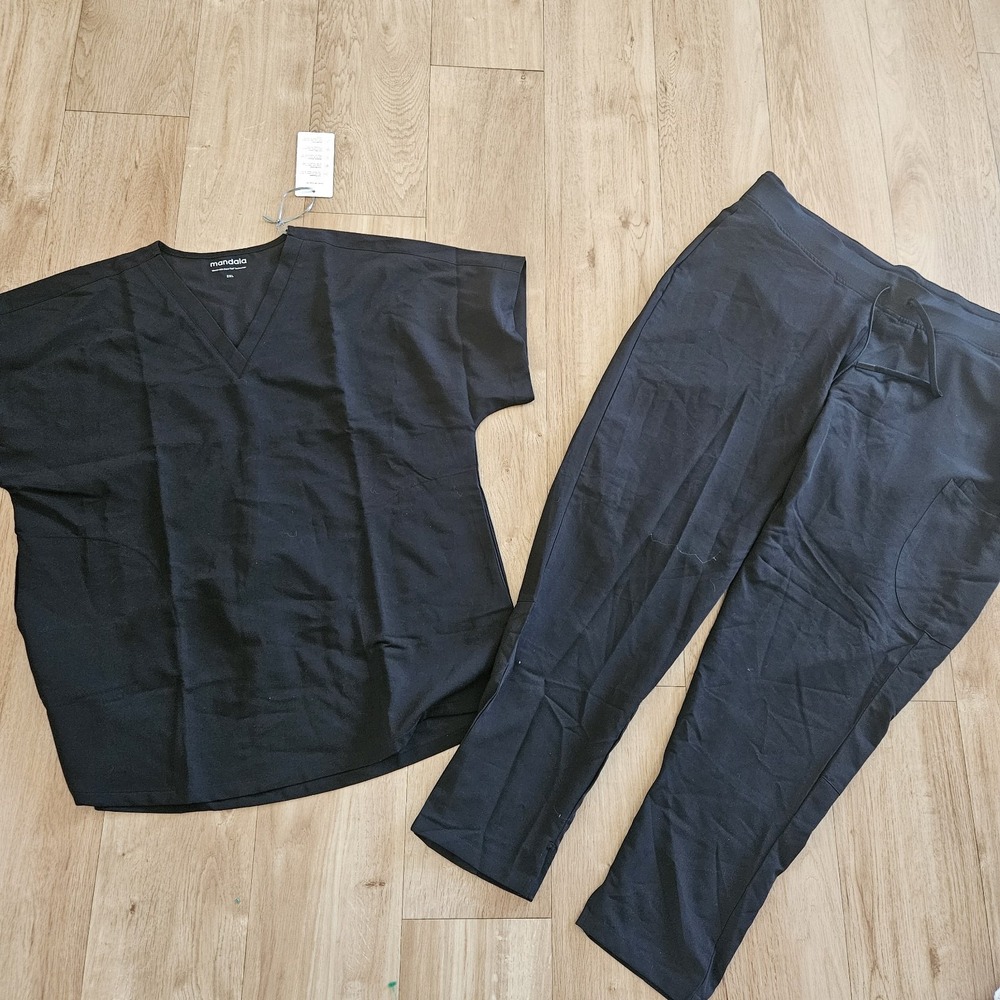 Mandala Scrubs Set - Women's 2XL Black Oversized V-Neck Top Slim Pants NWT